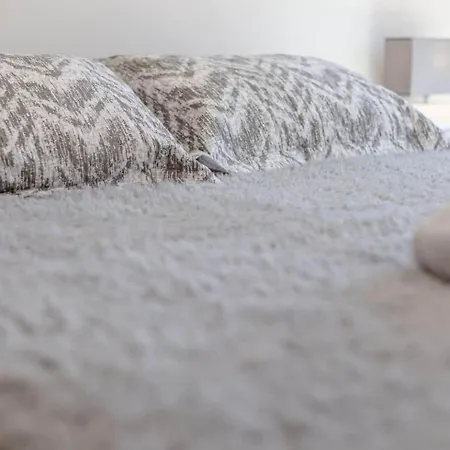 Martinez One Bedroom شقة كان